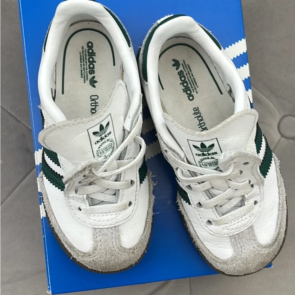 adidas white upper tab